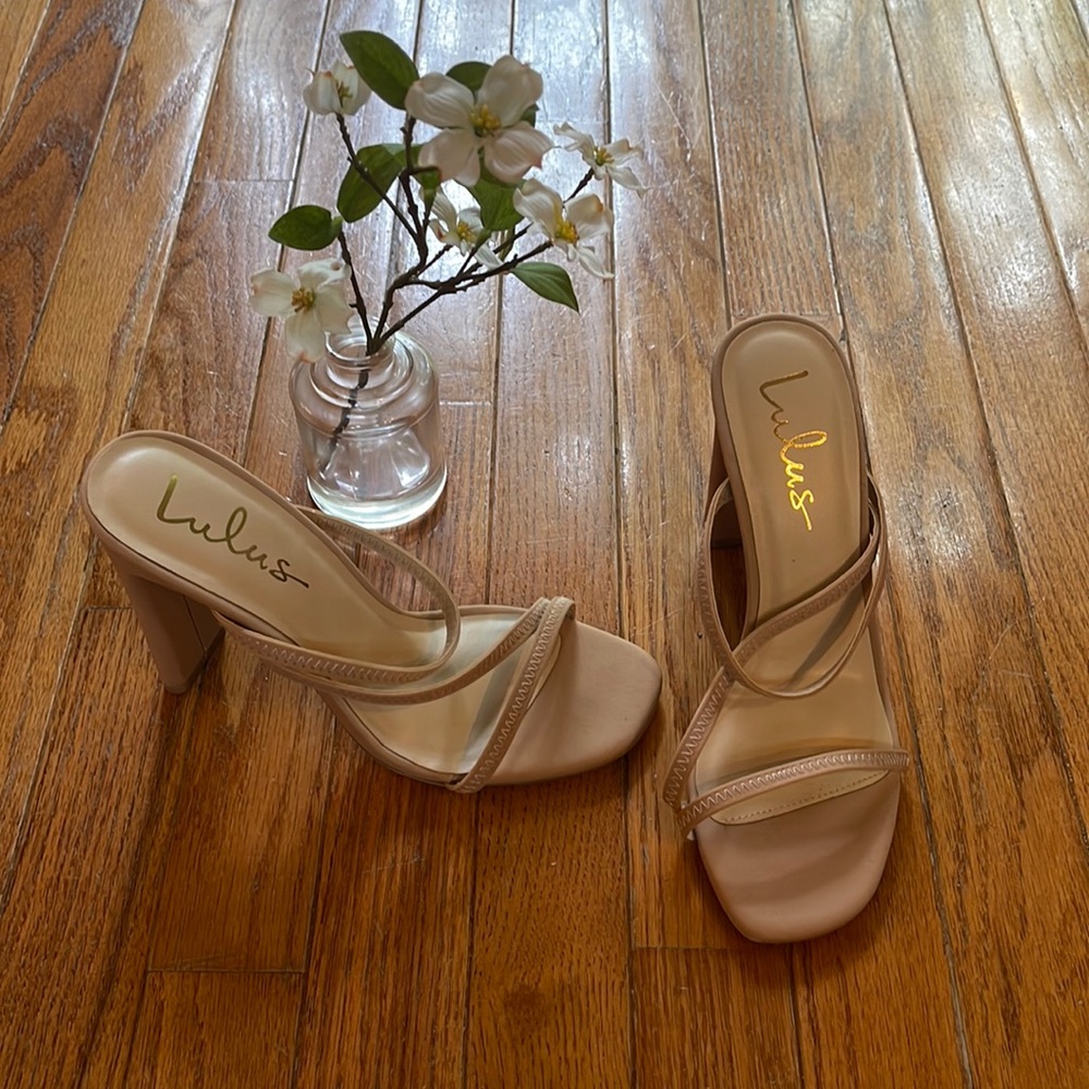 Never worn Lulus Heels
